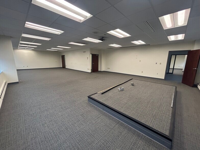 More Photos Of 90 W Chestnut St, Washington Office For Sale
