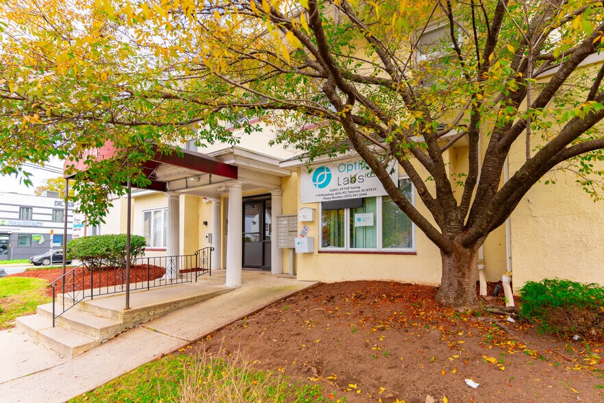 More Photos Of 714-720 Broadway, Paterson Medical For Lease