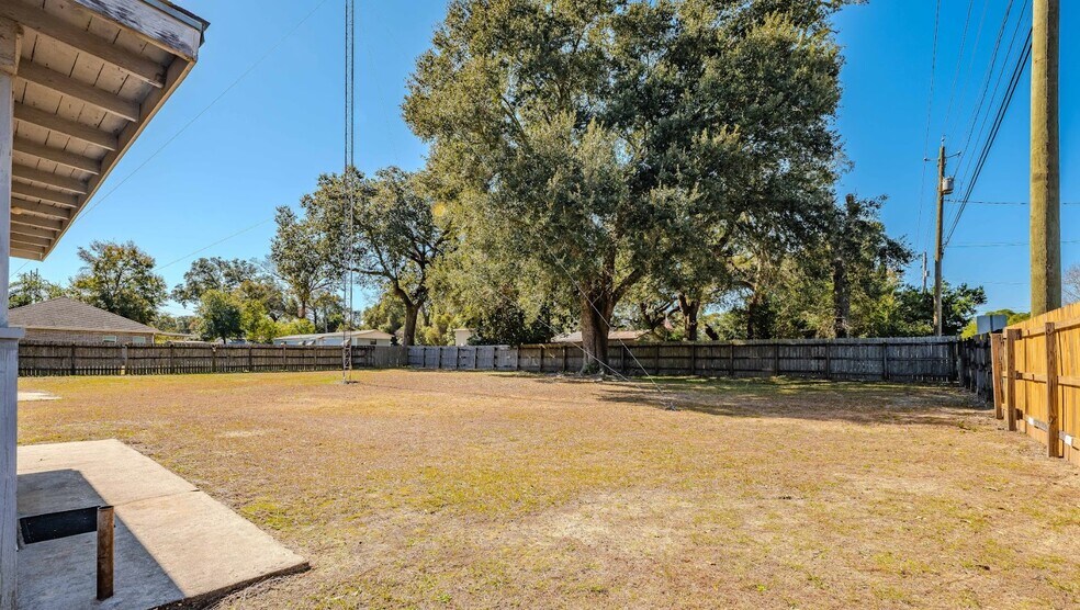 More Photos Of 10399 Chemstrand Rd, Pensacola Storefront Retail Office For Sale