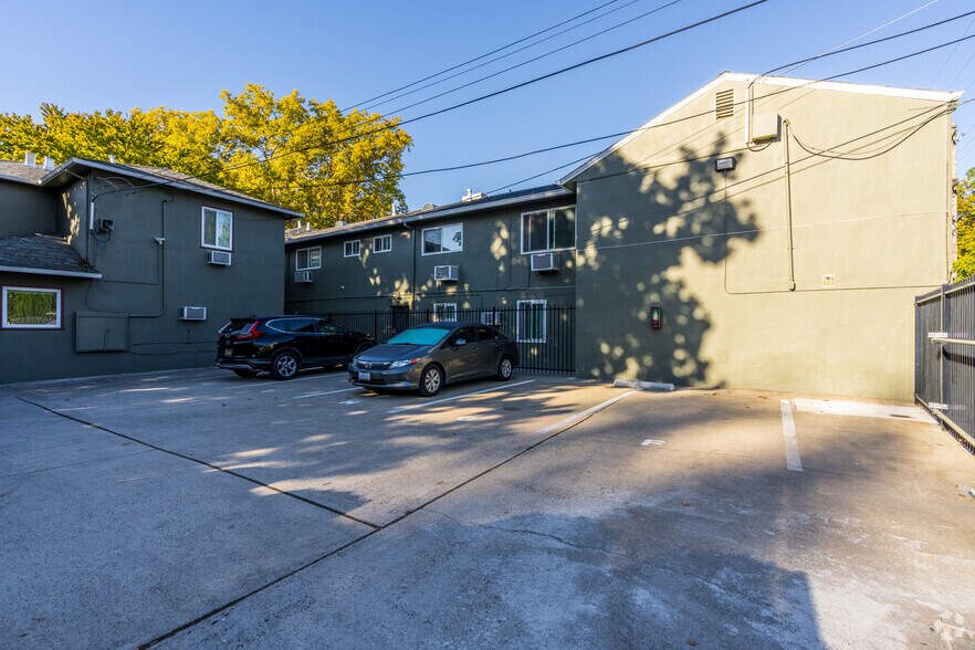 More Photos Of 2811 F St, Sacramento Apartments For Sale