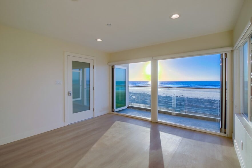 More Photos Of 3449 Ocean Front Walk, San Diego Apartments For Sale