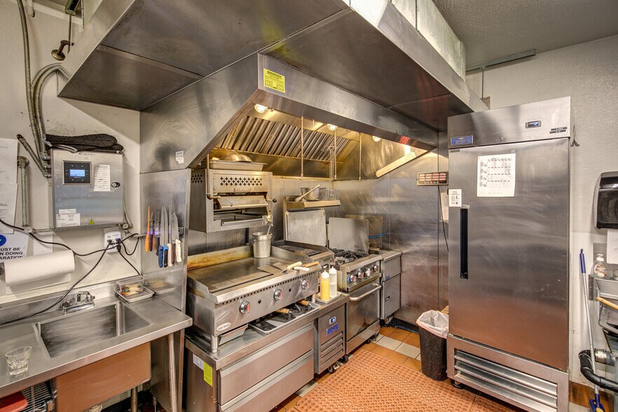 More Photos Of 798 Ocean Shores Blvd NW, Ocean Shores Bar For Sale