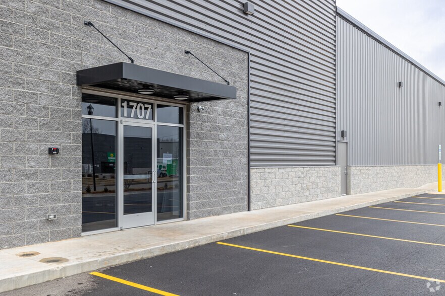 More Photos Of 1707 W Industrial Dr, Rogers Manufacturing For Lease