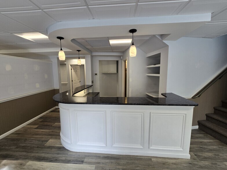 More Photos Of 237 US-206, Sandyston Medical For Sale