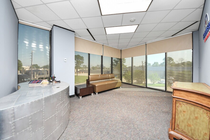 More Photos Of 6100 Corporate Dr, Houston Medical For Sale