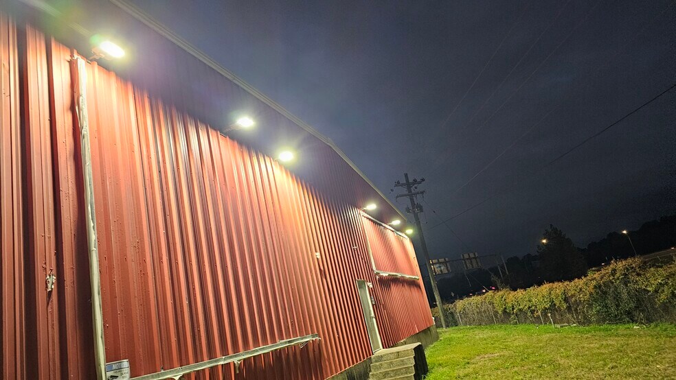 More Photos Of 1740 S Prescott St, Memphis Service For Sale