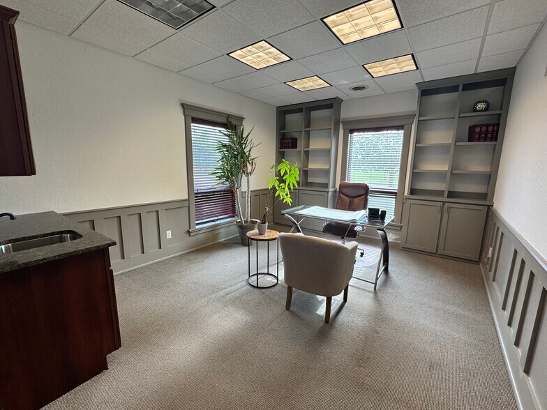 More Photos Of 1713 Tullamore Ave, Bloomington Medical For Lease