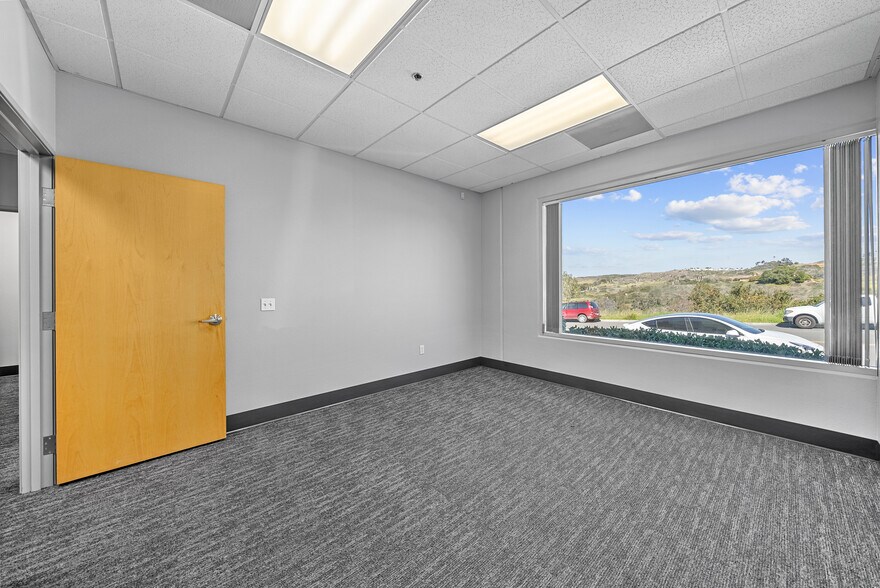 More Photos Of 5601 Palmer Way, Carlsbad Research And Development For Lease
