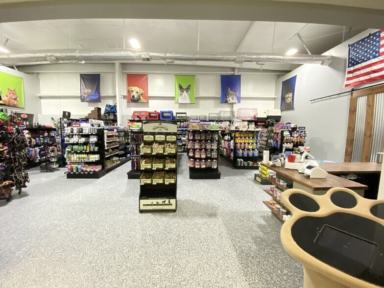 More Photos Of 1000 E Santa Fe St, Gardner Warehouse For Sale