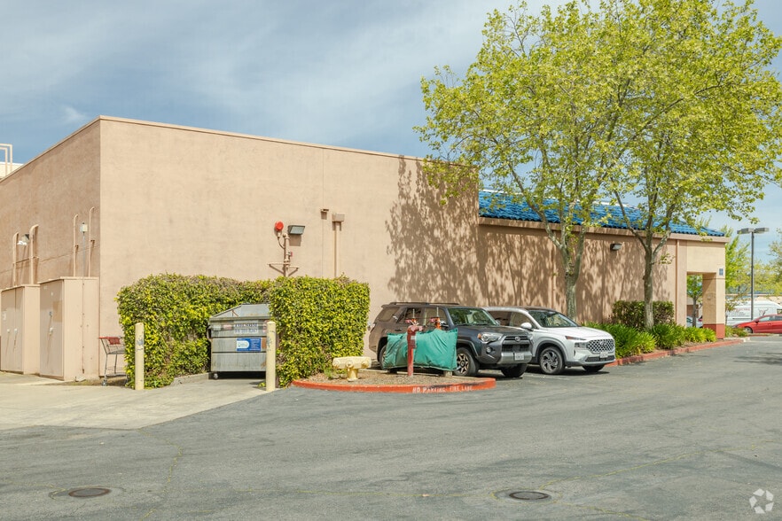 More Photos Of 1007 E Bidwell St, Folsom Storefront For Lease