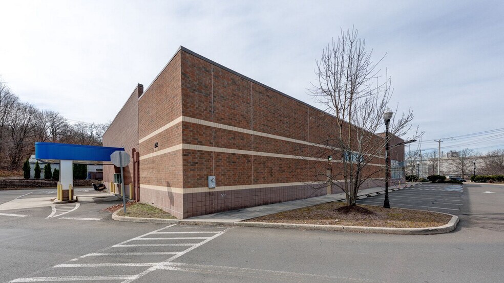 More Photos Of 85 Middletown Ave, North Haven Drugstore For Sale