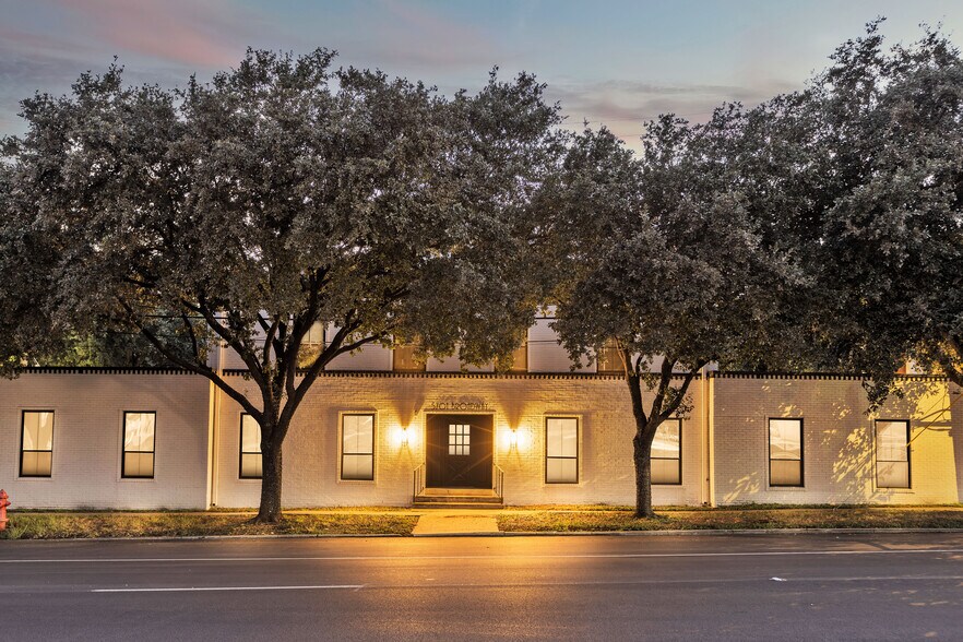 More Photos Of 5701 Broadway St, San Antonio Office For Lease