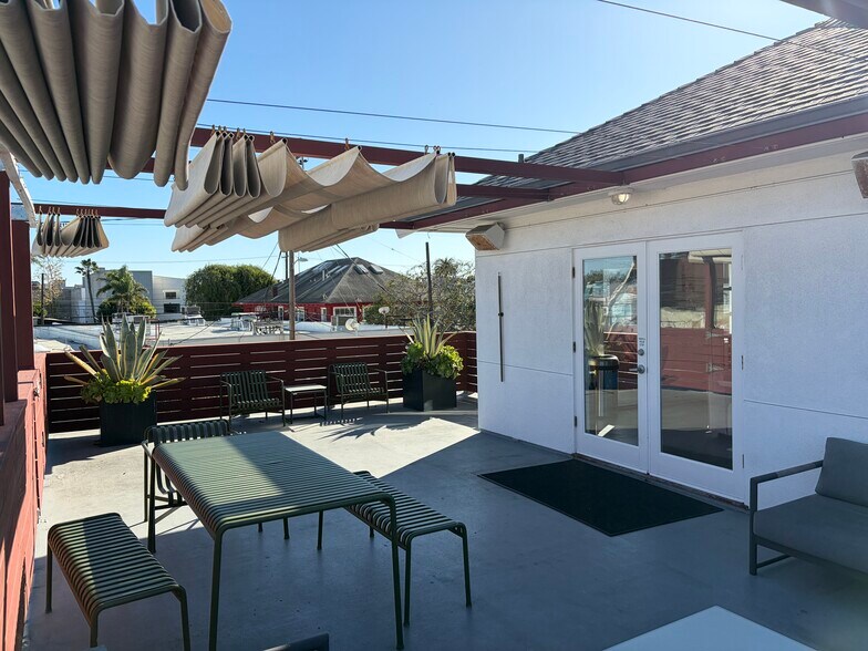 More Photos Of 248 Main St, Venice Light Distribution For Lease