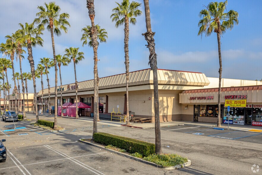 48774949 La Palma Ave, La Palma, CA 90623 For Lease