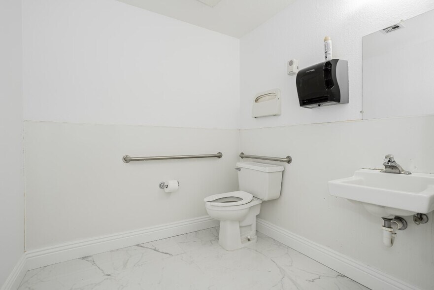 More Photos Of 3215 Birtcher Dr, Las Vegas Office For Lease