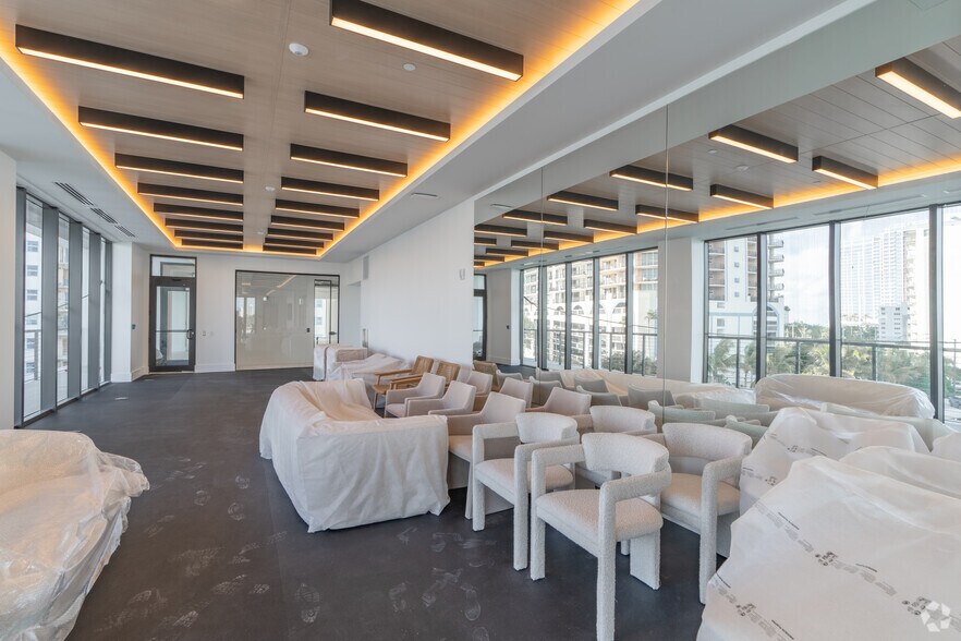 More Photos Of 151 Las Olas Cir, Fort Lauderdale Freestanding For Lease