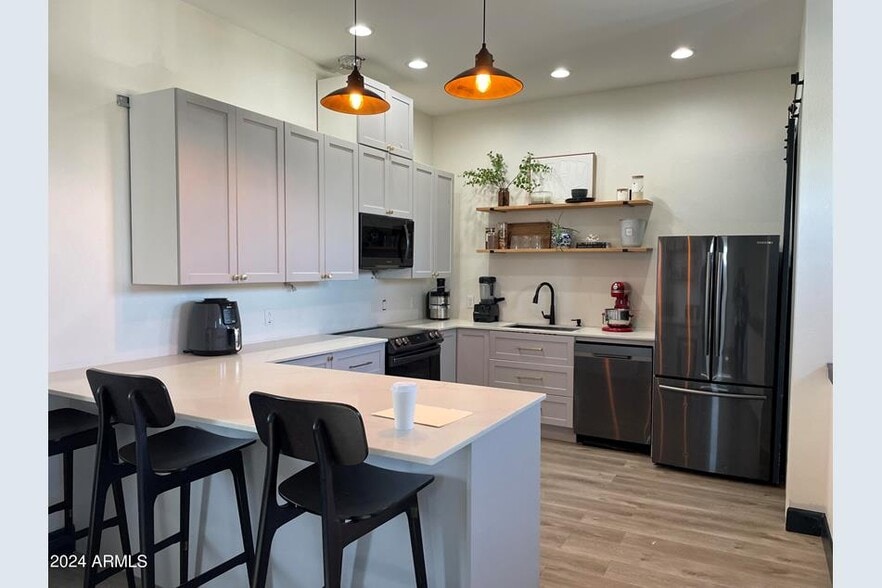 More Photos Of 19428 N Taft Ave, Maricopa Storefront Retail Residential For Sale