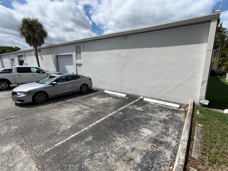 More Photos Of 8111-8119 NW 33rd St, Miami Warehouse For Sale
