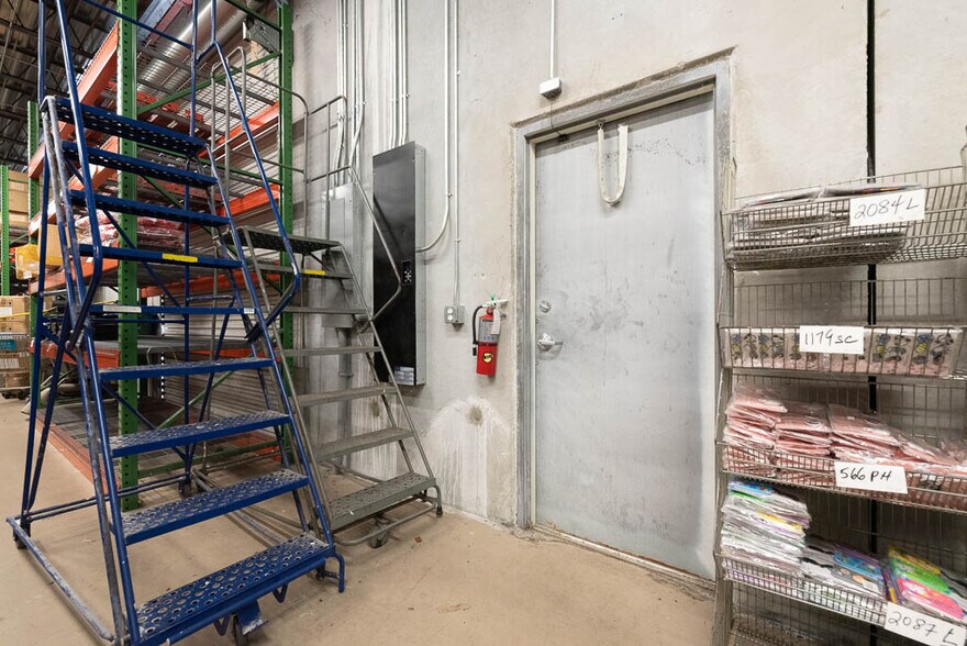 More Photos Of 585 105th Ave N, Royal Palm Beach Light Distribution For Lease