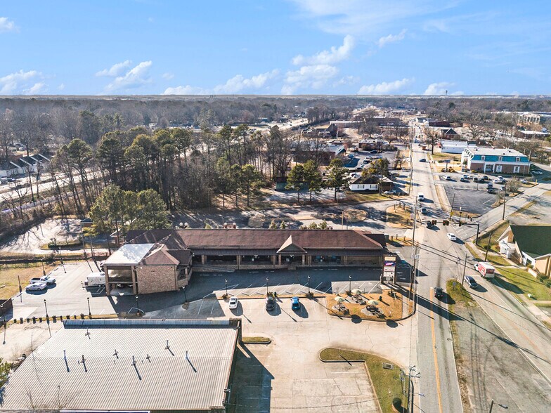 More Photos Of 1105 Main St, Forest Park Freestanding For Lease