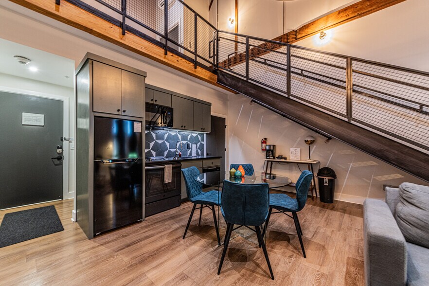 More Photos Of 1405 S Flores St, San Antonio Storefront Retail Residential For Sale