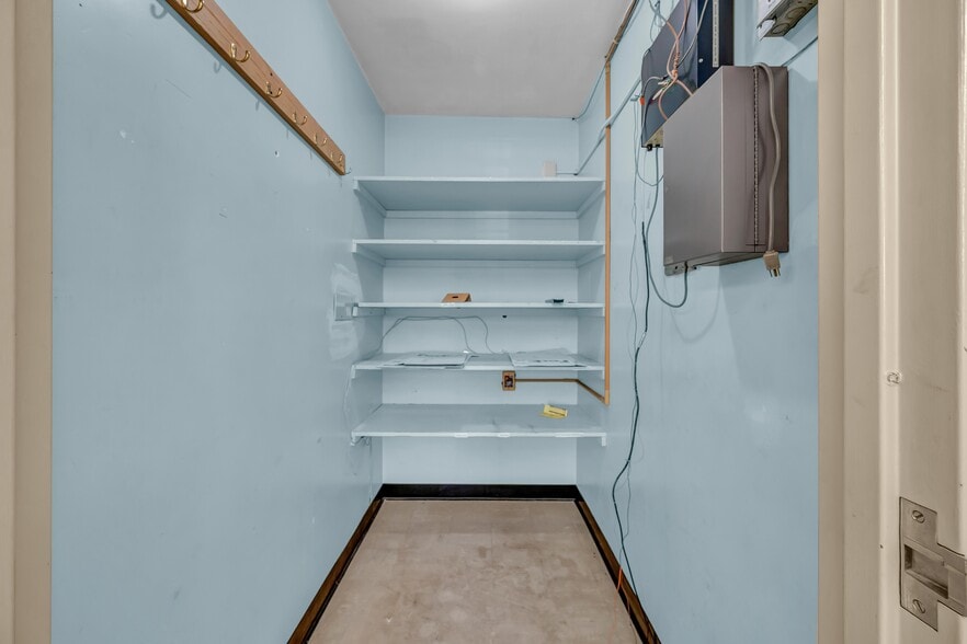 More Photos Of 159 Greenwood Ave, Bethel Bank For Lease