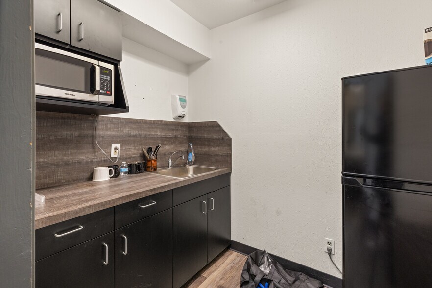 More Photos Of 9834 Windmill Park Ln, Houston Warehouse For Sale