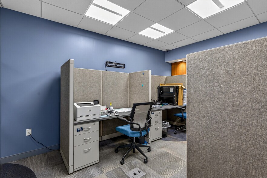 More Photos Of 60-62 Hyde Ave, Vernon Storefront Retail Office For Sale