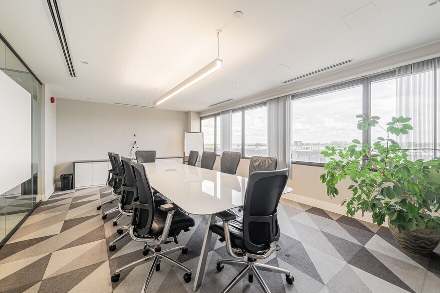 More Photos Of 1100 Boul Crémazie E, Montréal Office For Lease