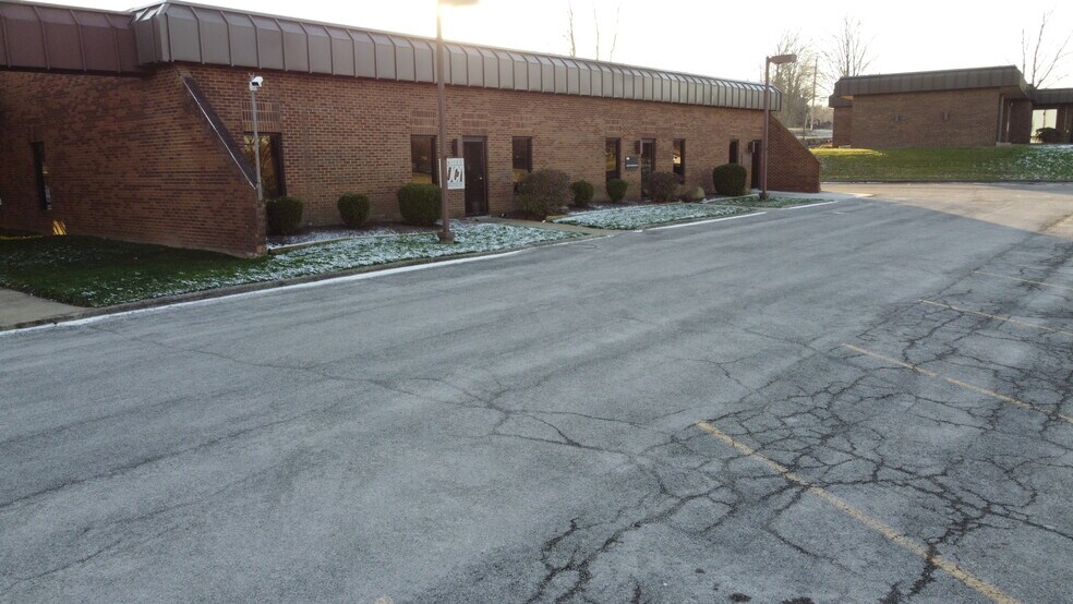 More Photos Of 7124 Brookwood Dr, Brookfield Office For Lease