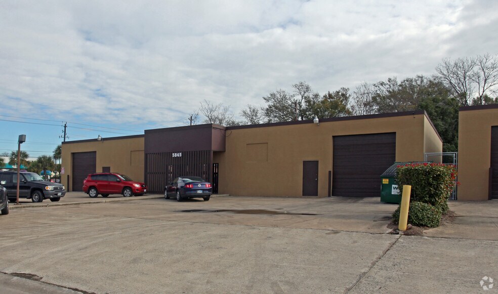 More Photos Of 5849-5891 W 34th St, Houston Unknown For Lease