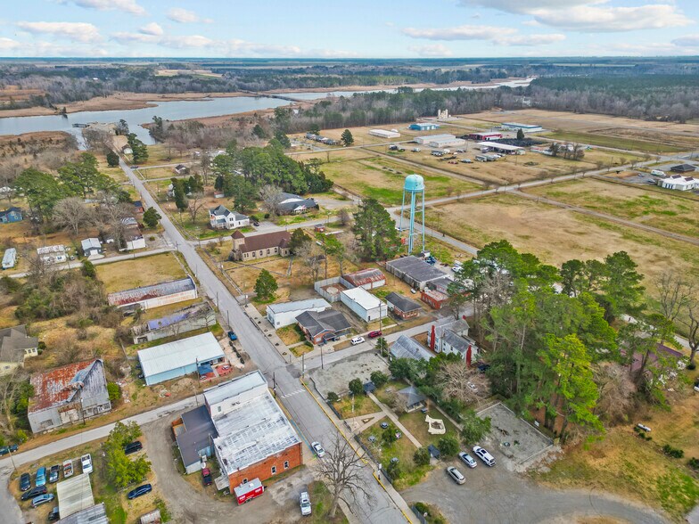 More Photos Of 470 N 4th St, Aurora Freestanding For Sale