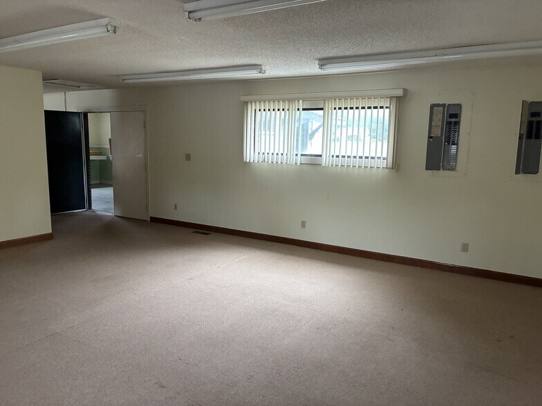 More Photos Of 212 W Water St, Plymouth Office Residential For Lease