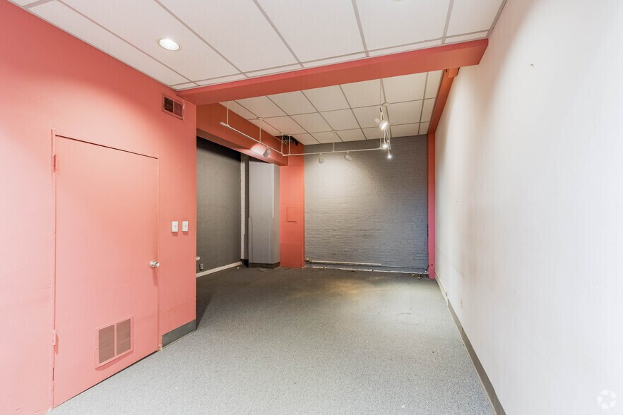 More Photos Of 100 Ross St, Pittsburgh Office For Lease