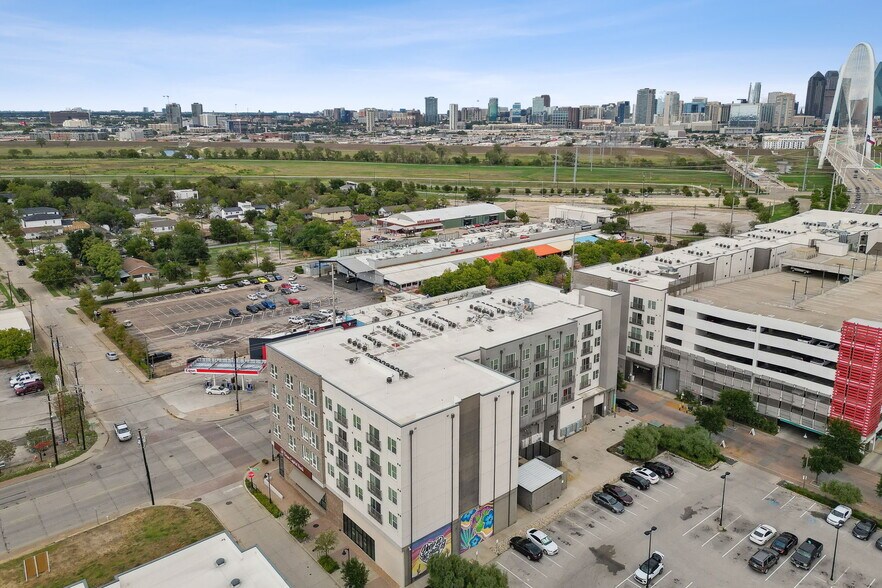 More Photos Of 340 Singleton Blvd, Dallas Restaurant For Lease