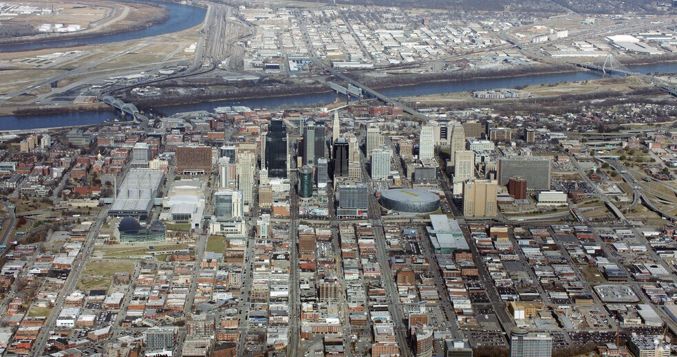 More Photos Of 2555 Grand Blvd, Kansas City Office For Lease