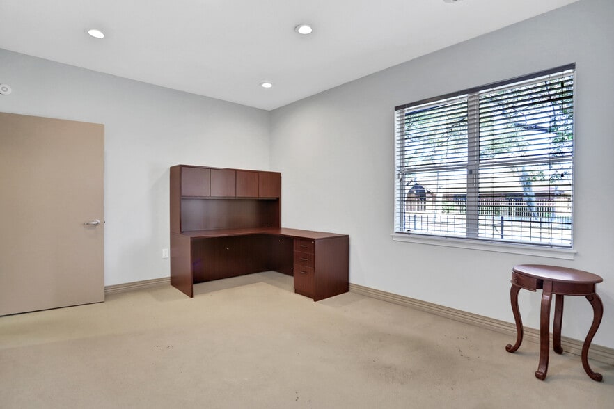 More Photos Of 6277 Dupont Station Ct, Jacksonville Medical For Sale