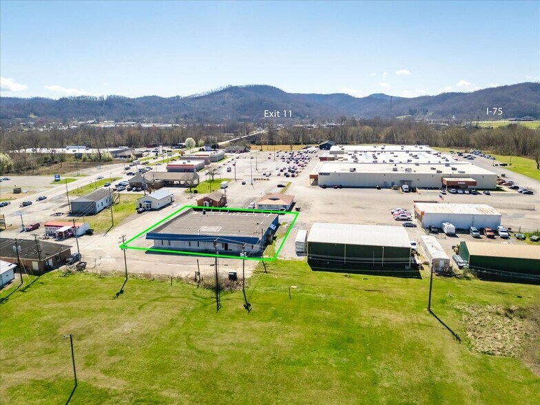 More Photos Of 841 S Highway 25 W, Williamsburg Flex For Sale