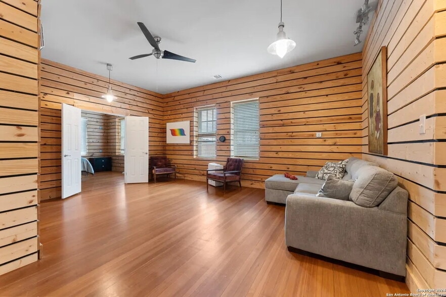 More Photos Of 2323 Buena Vista St, San Antonio Freestanding For Sale