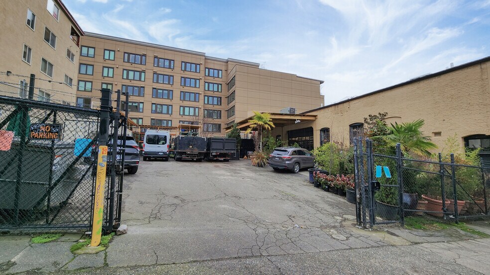 More Photos Of 517 E Pike St, Seattle Storefront For Lease