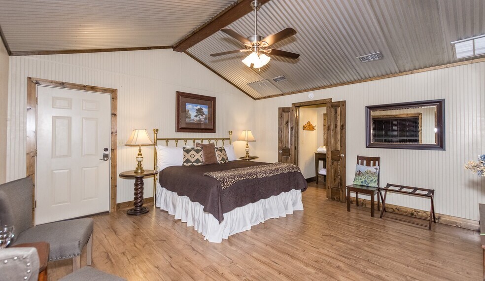 More Photos Of 10296 E US Highway 290, Fredericksburg Hospitality For Sale