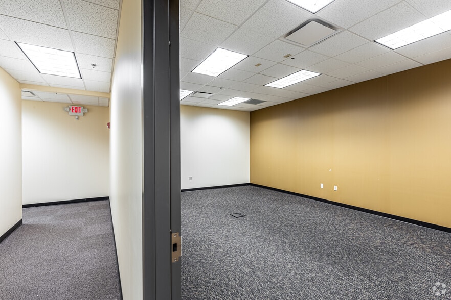 More Photos Of 1131 SW Winding Rd, Topeka Office For Sale