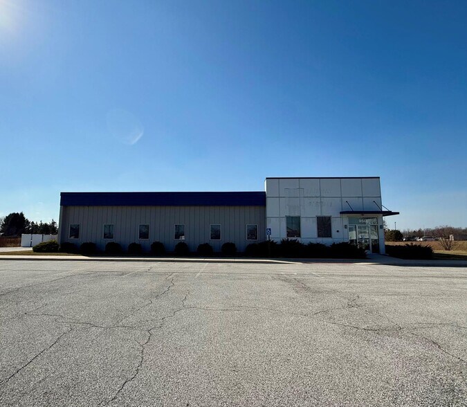 More Photos Of 950 Transport Dr, Valparaiso Flex For Lease