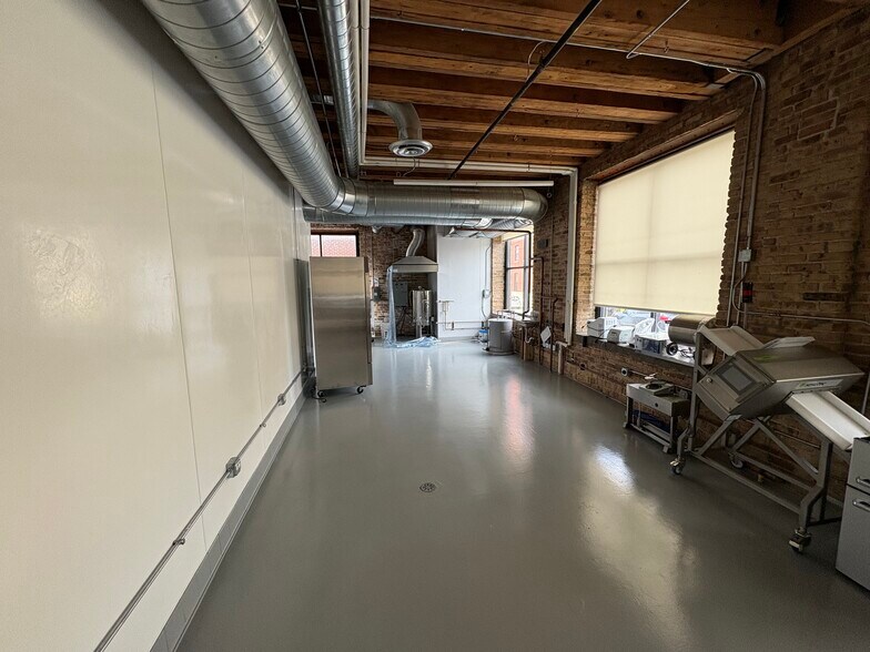 More Photos Of 1500 W Carroll Ave, Chicago Loft Creative Space For Lease