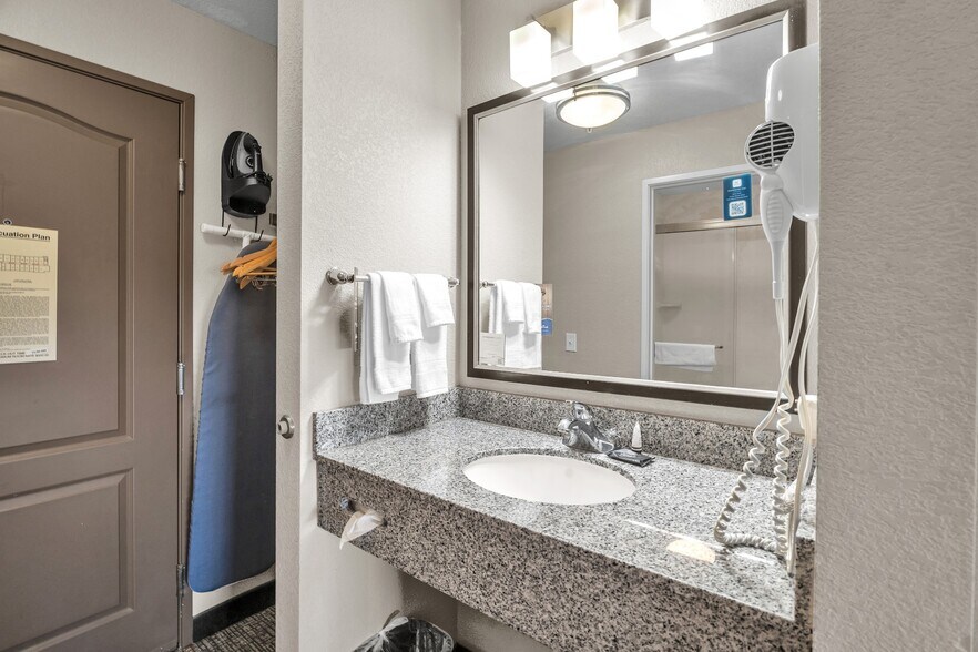 More Photos Of 4101 Parks Legado Rd, Odessa Hotel For Sale