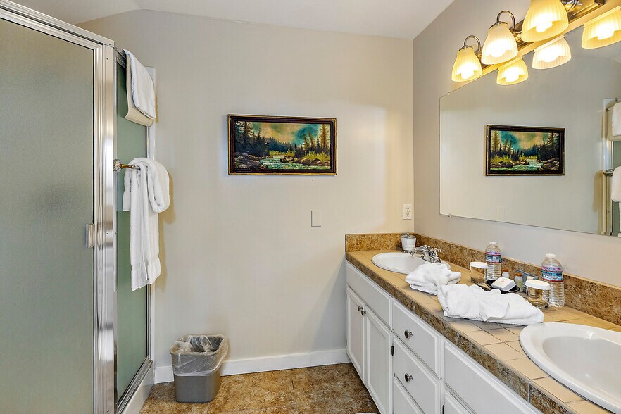 More Photos Of 240 E California St, Jacksonville Hotel For Sale