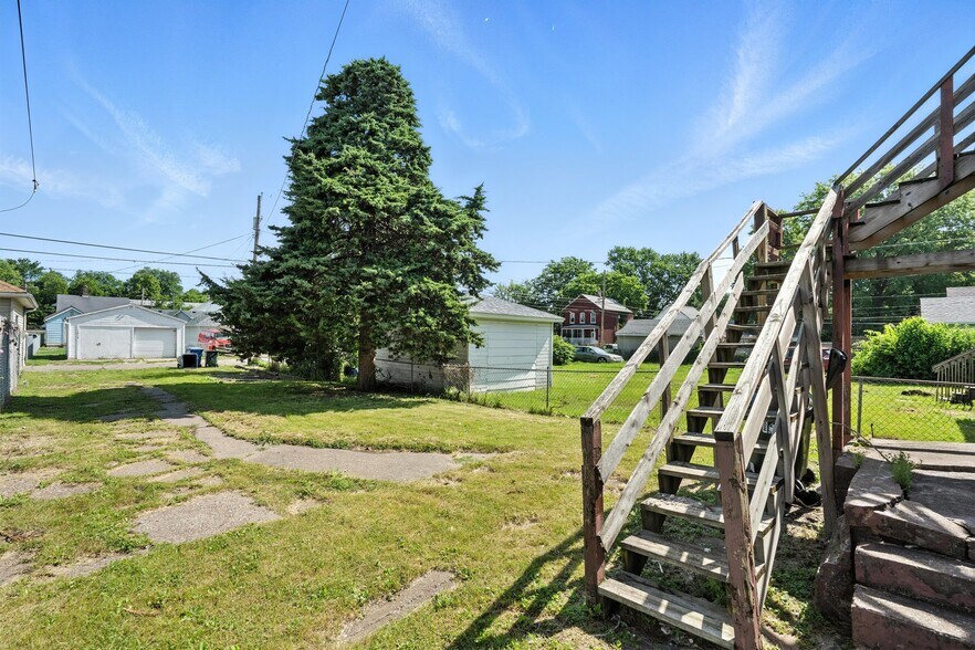 More Photos Of 1614 W 3rd St, Davenport Apartments For Sale