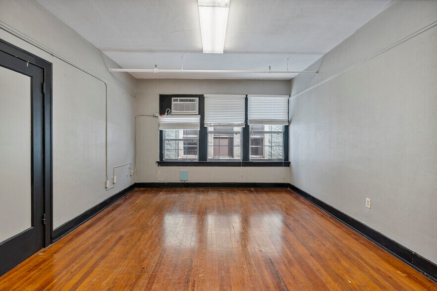 More Photos Of 909 E New Haven Ave, Melbourne Storefront Retail Residential For Lease