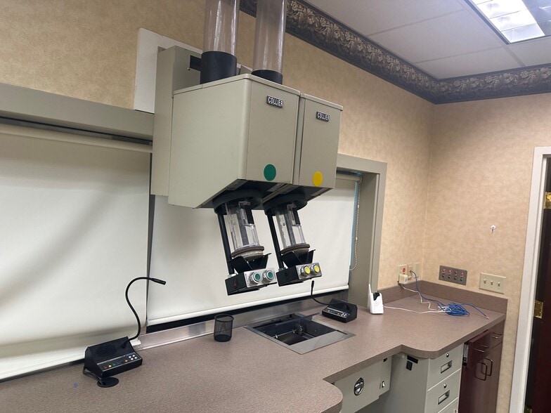 More Photos Of 2440 Sunset Point Rd, Clearwater Medical For Lease