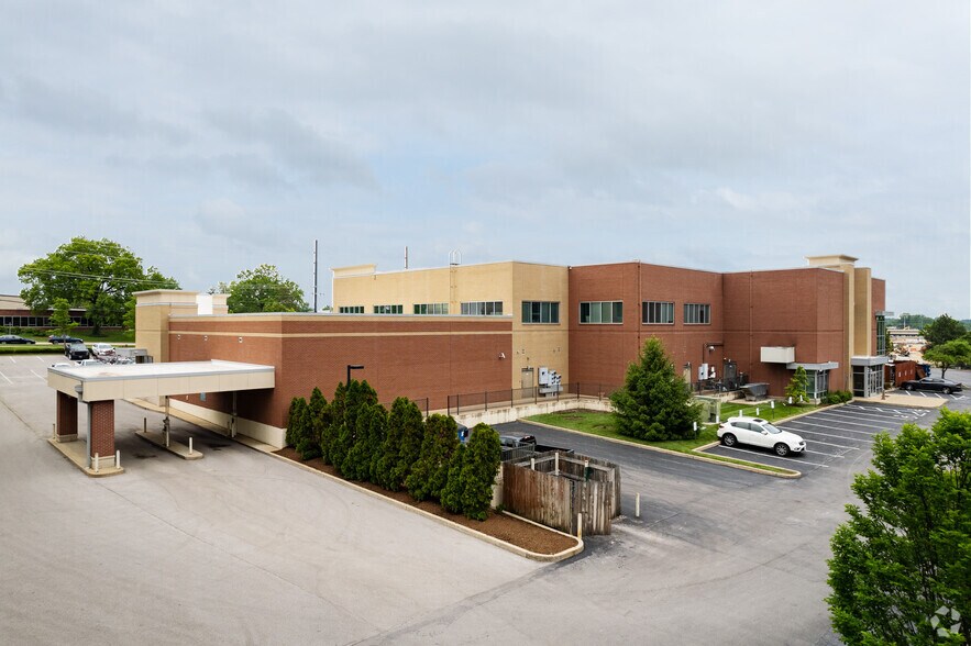 More Photos Of 9200 Olive Blvd, Olivette Unknown For Lease